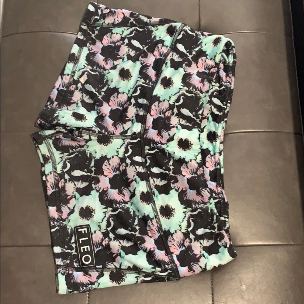 Fleo booty shorts